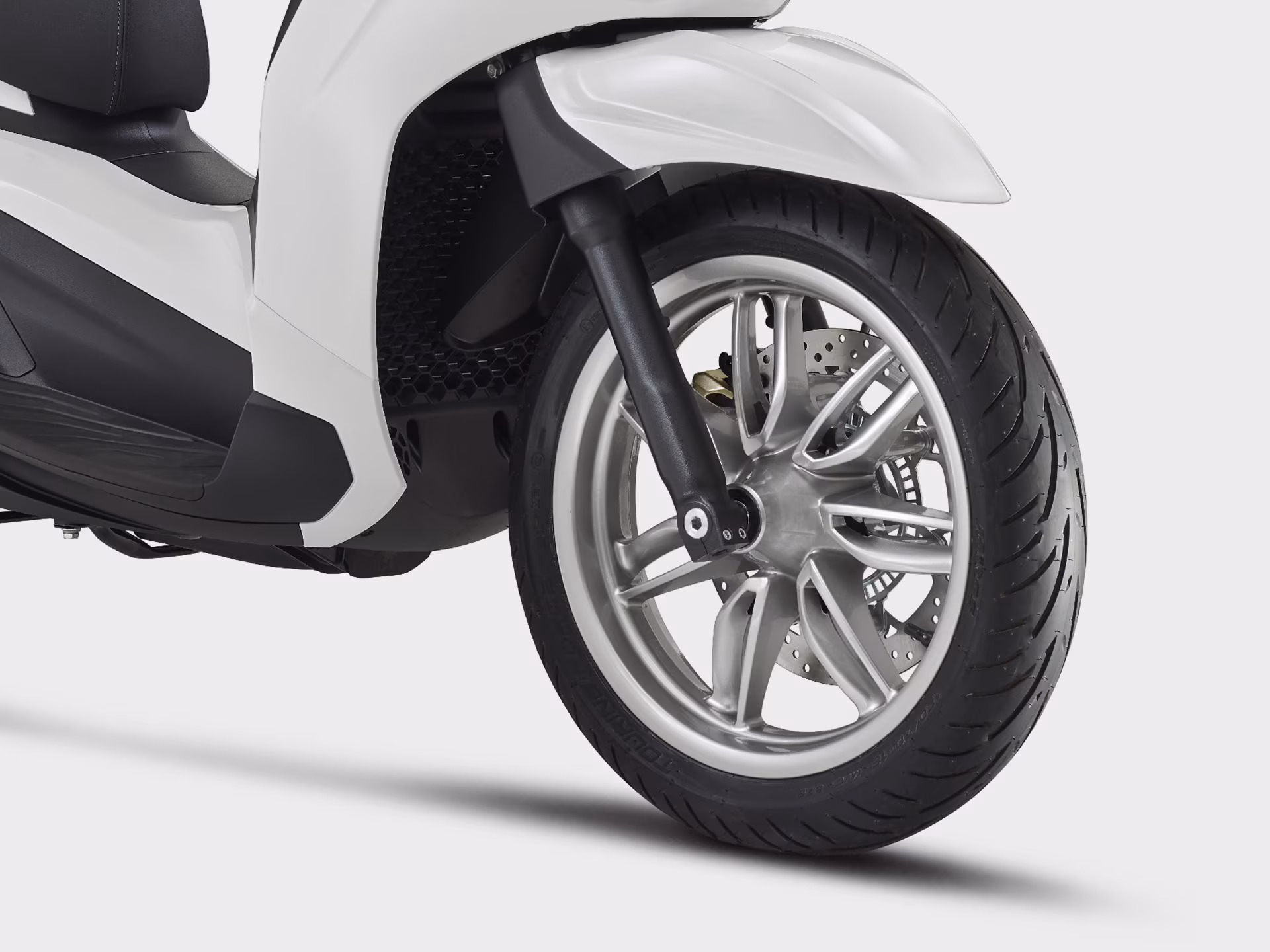 Investom moto Zlín, Piaggio Beverly 400