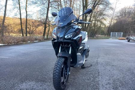 Investom moto Zlín Aprilia SR GT 200