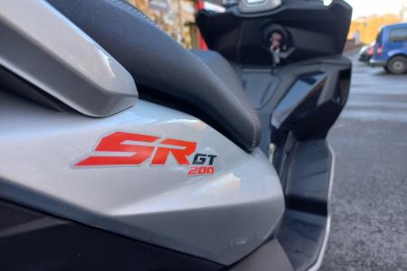 Investom moto Zlín Aprilia SR GT 200
