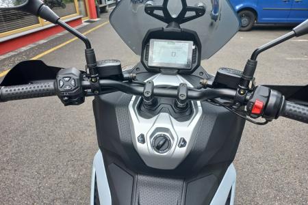 Investom moto Zlín, Aprilia SR GT 400