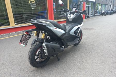 Investom moto Zlín, Aprilia SR GT 400