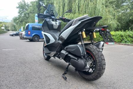 Investom moto Zlín, Aprilia SR GT 400
