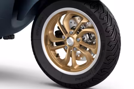 Investom moto Zlín, Vespa GTV 310 Officina 8