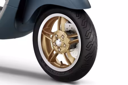 Investom moto Zlín, Vespa Primavera 125 Officina 8