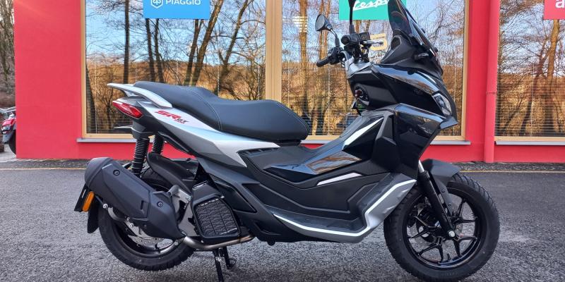 Investom moto Zlín Aprilia SR GT 200