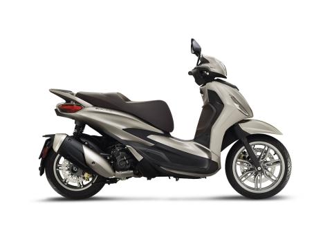 Piaggio Beverly 300, investom moto Zlín, skútr A2